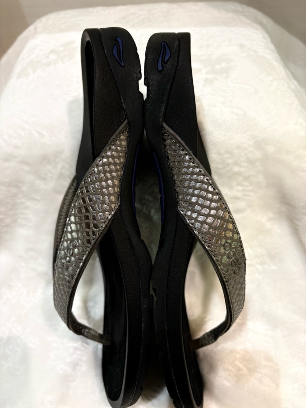 ABEO WOMAN’S PEWTER ALEA B.I.O. SYSTEM THONG SANDALS SIZE 8N
IN BOX - Picture 6 of 14